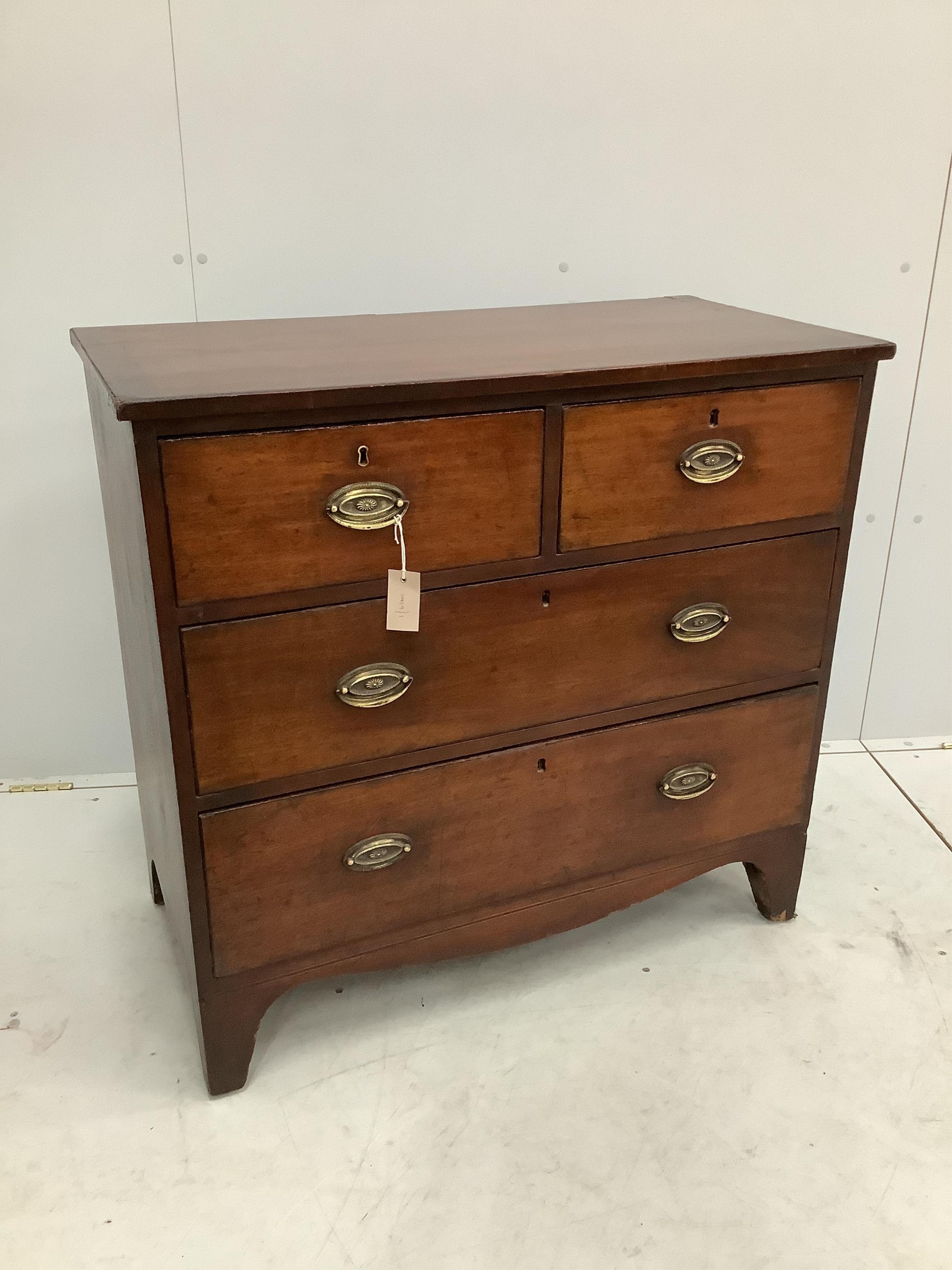 A small Regency mahogany chest of four drawers, width 91cm, depth 46cm, height 87cm